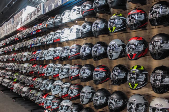 Jak dobrać kask motocyklowy, aby uniknąć niebezpieczeństwa i dyskomfortu Jak dobrać kask motocyklowy, aby uniknąć niebezpieczeństwa i dyskomfortu