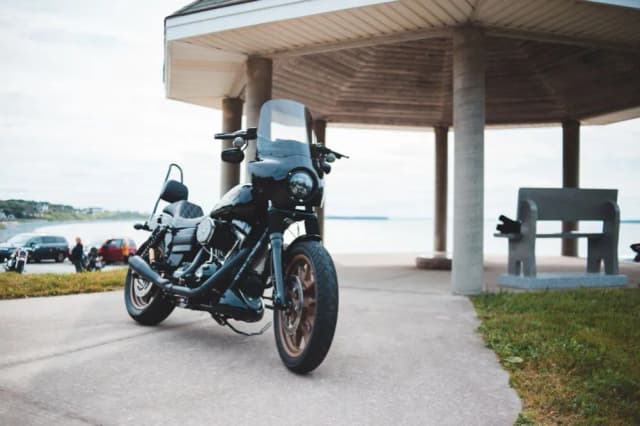 Czy motorowerem można jeździć bez prawa jazdy? Sprawdź przepisy i wymagania Czy motorowerem można jeździć bez prawa jazdy? Sprawdź przepisy i wymagania