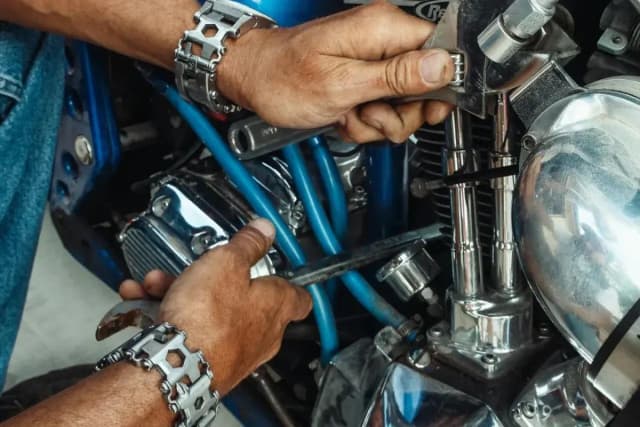 Ile zarabia mechanik motocyklowy? Zaskakujące różnice w pensjach! Ile zarabia mechanik motocyklowy? Zaskakujące różnice w pensjach!