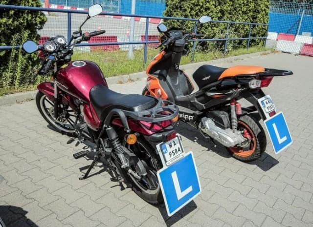 Czy motorower jest pojazdem silnikowym? Sprawdź ważne informacje! Czy motorower jest pojazdem silnikowym? Sprawdź ważne informacje!