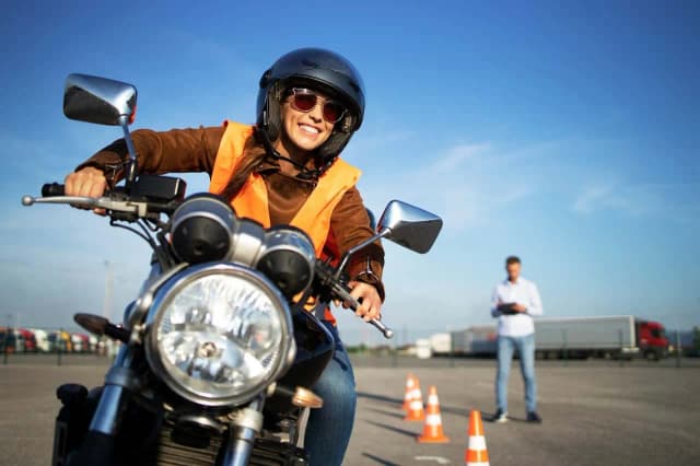 Ile kosztuje kurs na motorower? Sprawdź pełne wydatki i ukryte koszty Ile kosztuje kurs na motorower? Sprawdź pełne wydatki i ukryte koszty